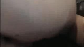 Ragazza cicciottella se lo prende nel culo