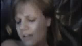 Ragazza cicciottella se lo prende nel culo