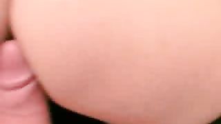 Troia perversa beve sborra dal bicchiere