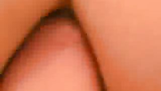 Troia perversa beve sborra dal bicchiere