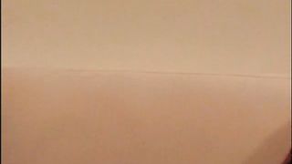 Video porno - bella gnocca nuda trombata nel bagno