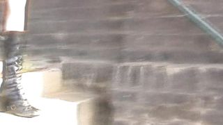 Donna sborrata sulla vagina rasata