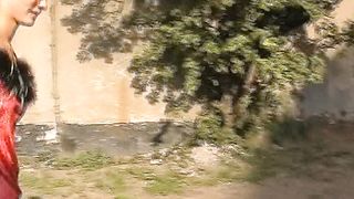 Donna sborrata sulla vagina rasata