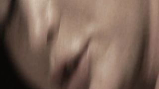 Ragazza esibizionista si masturba