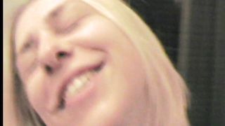 Puttana succhia avidamente