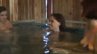 Anteprima del video: Video porno - cinque lesbiche giocherellone