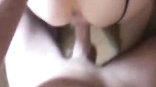 Cavallona bionda si masturba e scopa