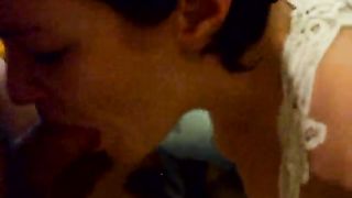 Donna pompinara molto vogliosa