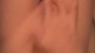 Ragazza che si masturba