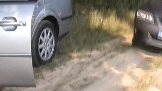 Giovane signora si scopa da sola