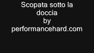 Anteprima del video: Brunetta tettona trombata sotto la doccia