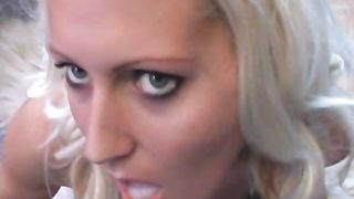 Video porno – ragazza beve il suo cum