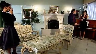 Si scopa la figlia mentre la moglie guarda