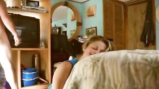 Moglie bionda tettona scopata in bocca