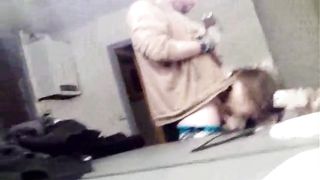 Succhia cazzo in un bagno pubblico