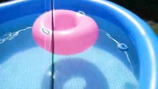 Moglie amatoriale succhia in giardino