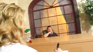 Studentessa bionda scopata dal suo prof