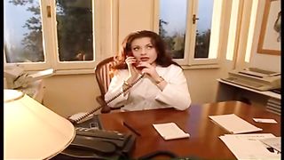 Pompino e sega da splendida segretaria coi capelli rossi