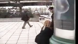 Pompino in pubblico da milf tettona