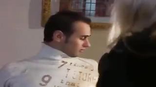 Gangbang italiana con procace rumena bionda