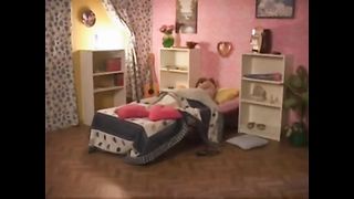 Papà italiano scopa figlia addormentata