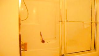 Bionda esibizionista abbronzata