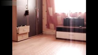 Stupenda bruna in perizoma si masturba