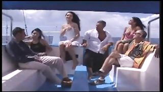 Sesso di gruppo in barca