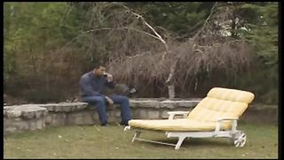 Incula la moglie in giardino