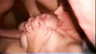 Lui la scopa tra le tette