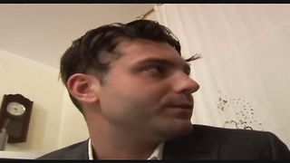 Vedova italiana scopata dall'amico del marito