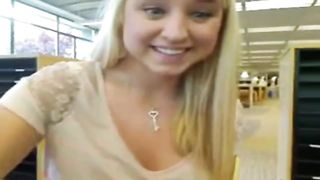 Anteprima del video: Universitaria squirta in biblioteca