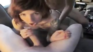 Anteprima del video: 25enne tatuata scopata da fidanzato e amico