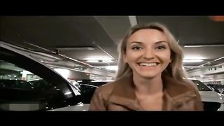 Sveltina nel parcheggio con creampie finale