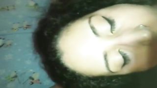 Prima si fa sborrare e poi ripulisce il cazzo