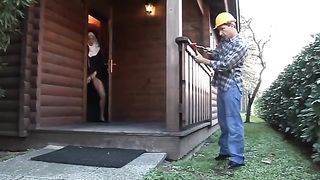 Suora in calore scopata nella fica rasata