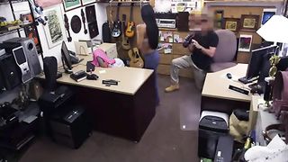 Scopata nel retro di un negozio