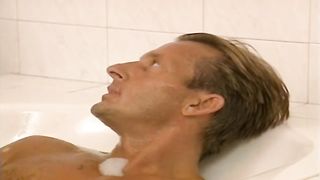 Simona Valli scopata in ano e figa