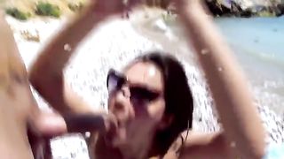 Valentina Nappi fa sesso in spiaggia