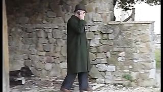 Italiana in calore scopata dall'elettricista