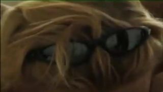 Moglie bionda spiata da marito cuckold