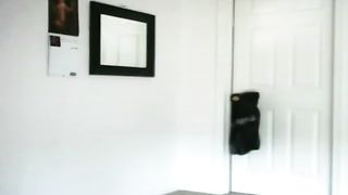 Mora spettacolare strip e masturbazione in cam