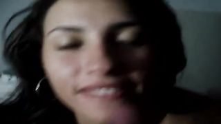 Anteprima del video: Pompino e sega da bella brunetta sorridente