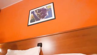 Porno di Diprè con Luna Ramondini e Rebecca Volpetti