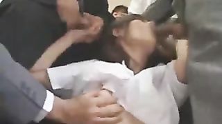 Studentessa giapponese abusata sul bus