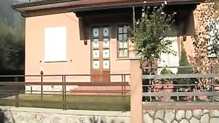 Evita Pozzi si scopa il giardiniere