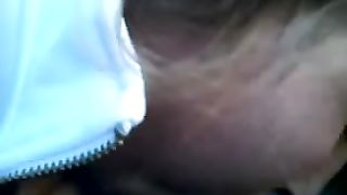 Pompino al compagno di classe a Bologna