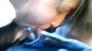 Pompino al compagno di classe a Bologna