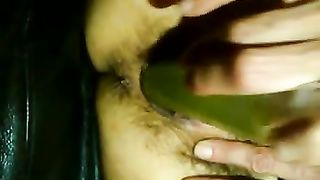 Casalinga gioca con la sua topa pelosissima