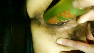 Casalinga gioca con la sua topa pelosissima